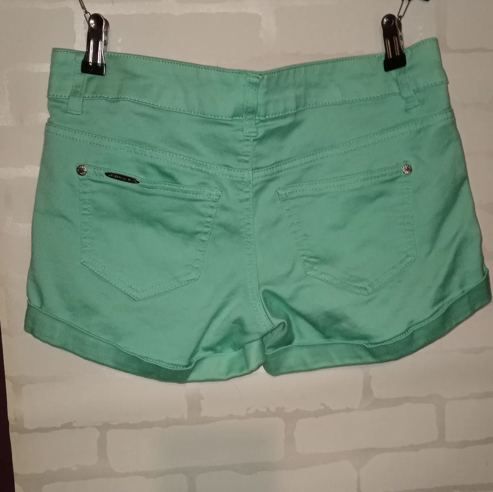 Celebrity.Pink Zest Mint Green Juniors 9 Shorts